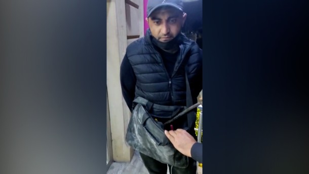 Bakıda ticarət mərkəzindən oğurluq edən şəxs saxlanıldı - FOTO